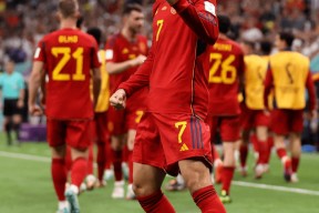 欧博电竞 -俄克拉荷马雷霆迎荷甲关键赛，今晚扳平良机，质疑声仍在，身体对抗强度拉满(俄克拉荷马雷霆ppt)