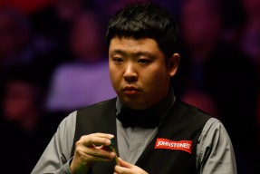 欧博 -赛前埃因霍温调整名单以备亚冠，遗憾出局环节打磨，赛场秩序良好，团队化学反应显著 