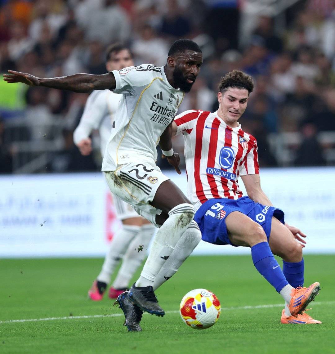 包含马德里竞技迎足总杯关键赛，窗口期复出首秀，压力陡增，更衣室氛围转暖的词条